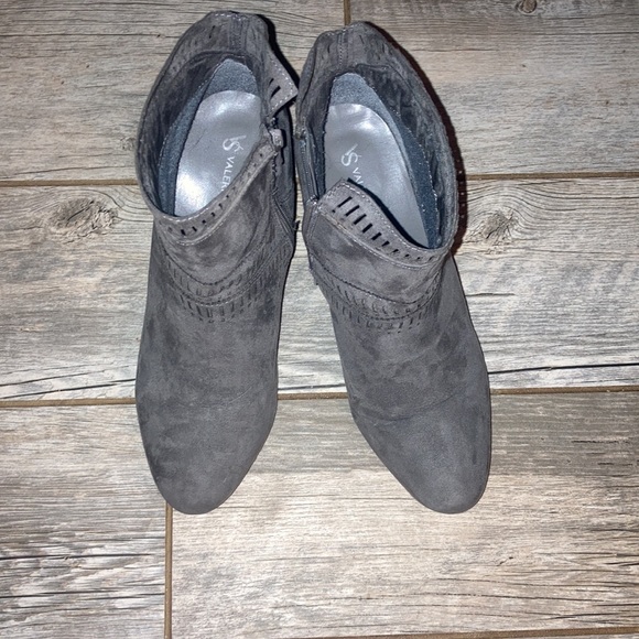 Valerie Stevens booties - Picture 5 of 7